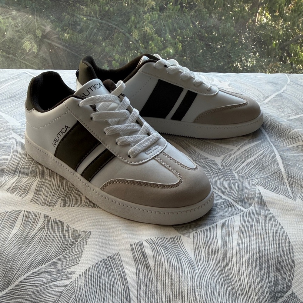 NEW Kids Nautica White and Tan Casual Sneakers - Size 3